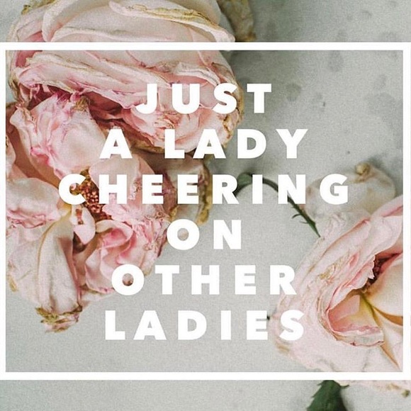 Welcome To My Closet! 💐 - Picture 12 of 13